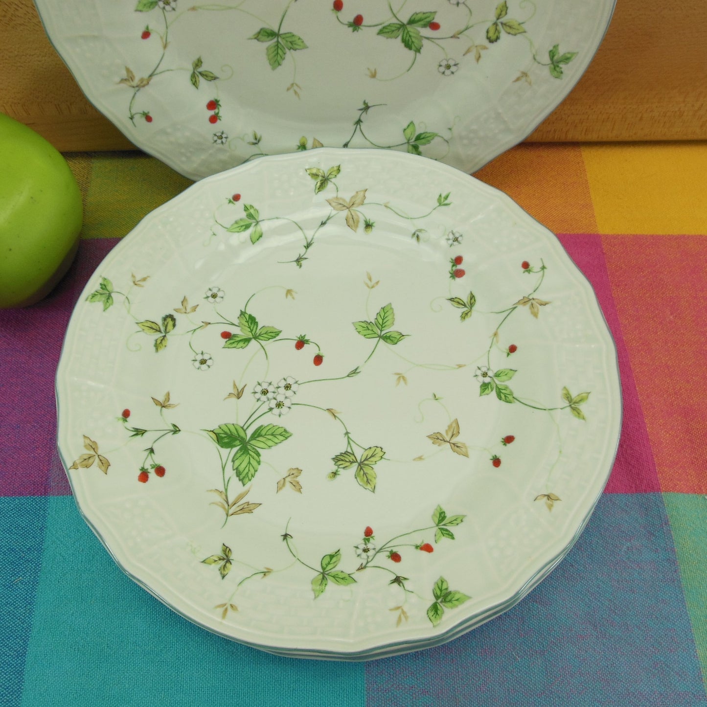 Mikasa Strawberry Fair Antique Green - 3 Salad Plates