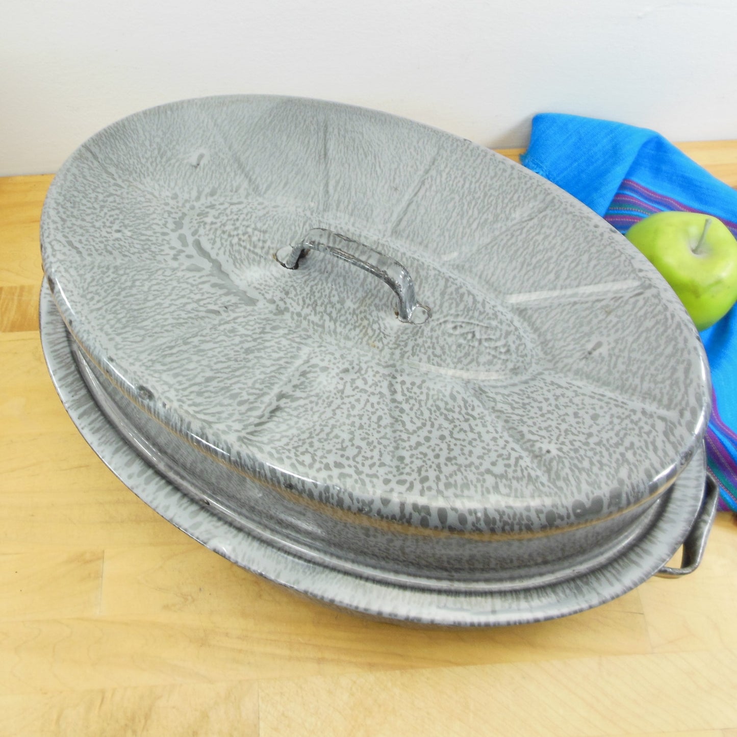 Nesco Old Gray Graniteware Oval Covered Roaster Rustic Granite Ware