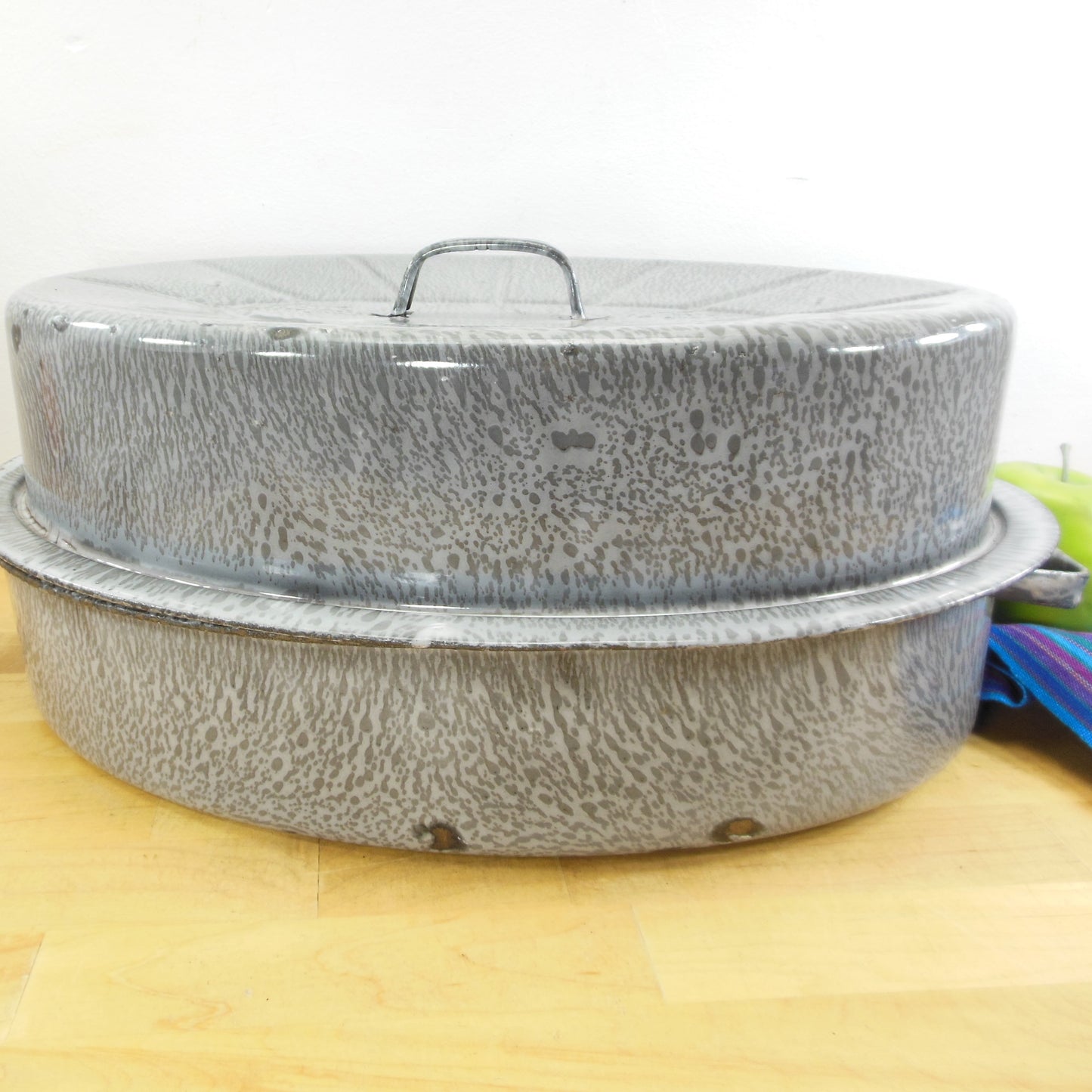 Nesco Old Gray Graniteware Oval Covered Roaster Rustic Vintage