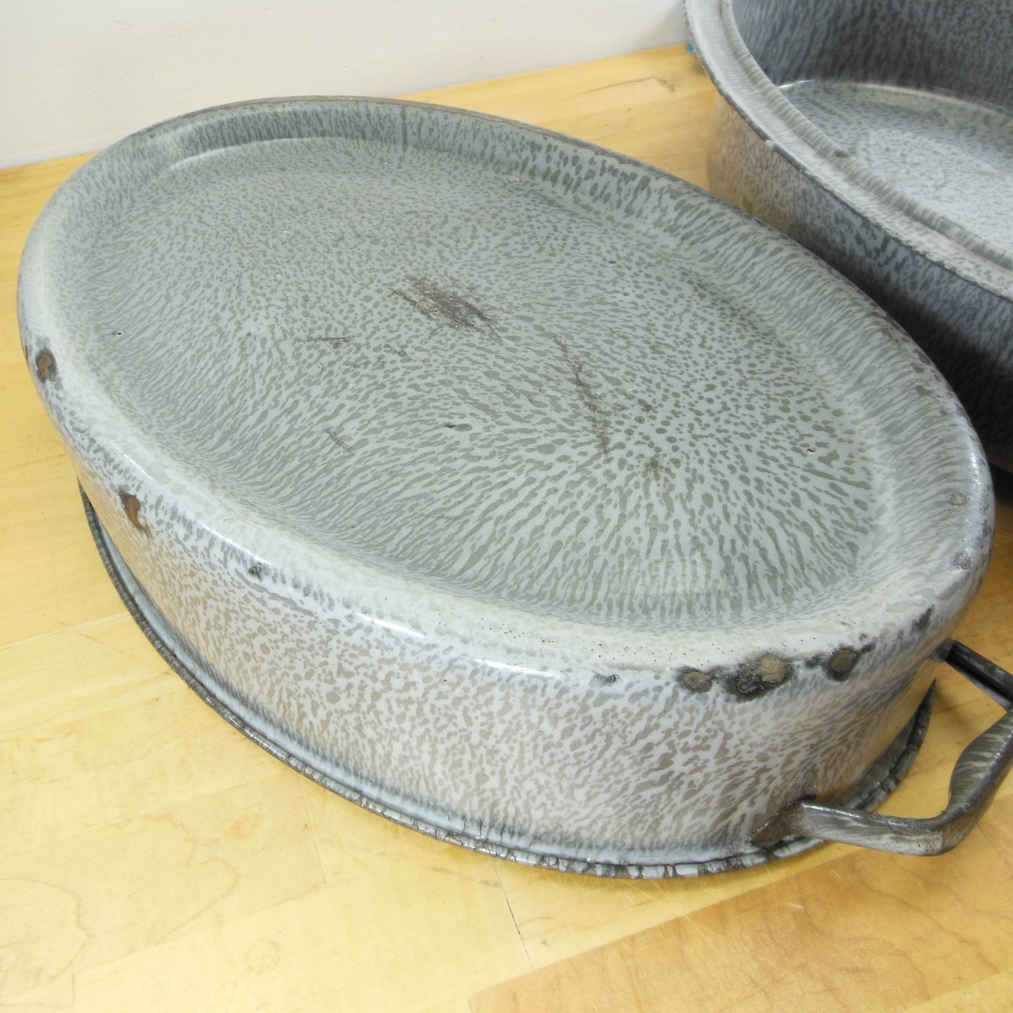 Nesco Old Gray Graniteware Oval Covered Roaster Rustic Primitive