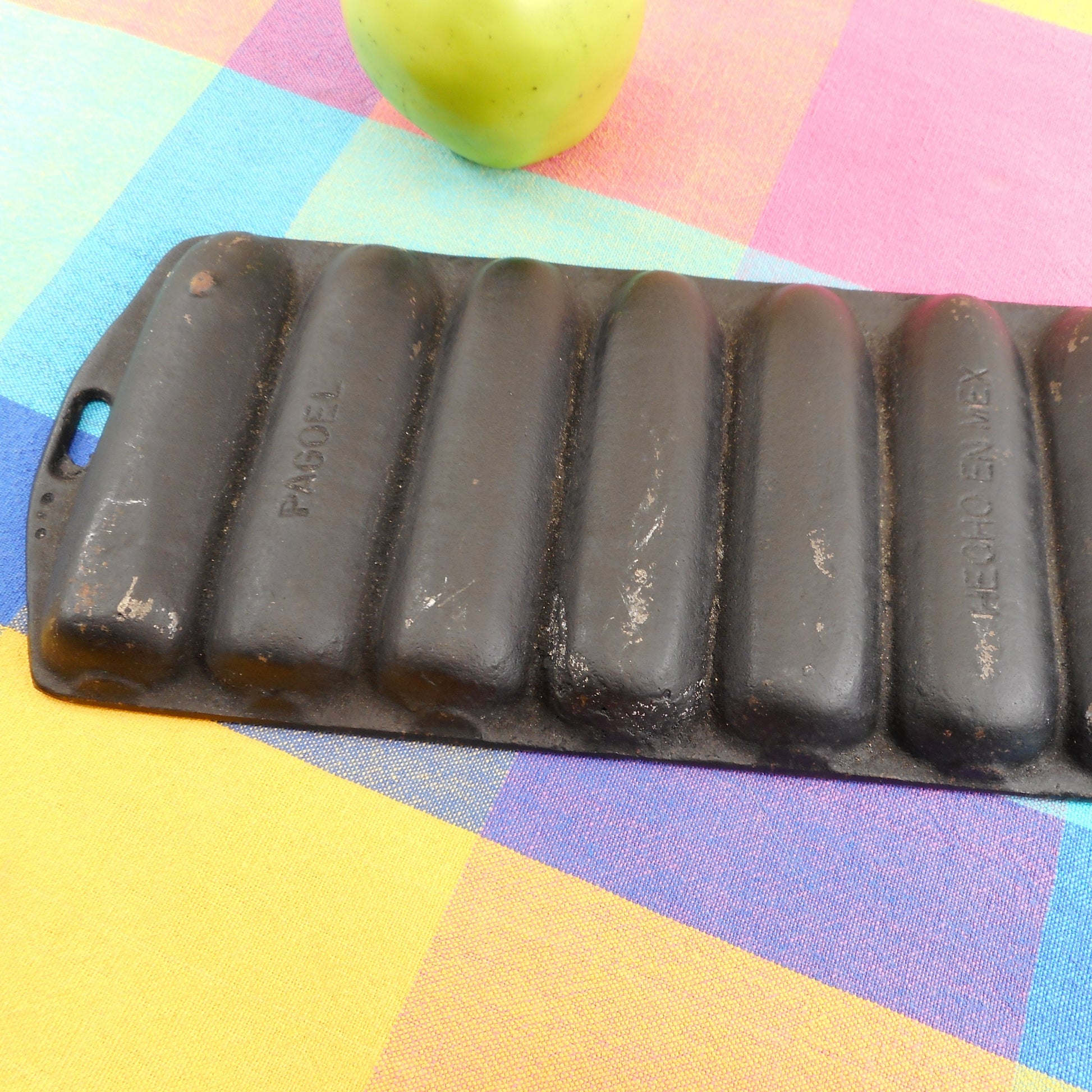Pagoel Mexico Cast Iron Corn Cob Bread Pan 7 Ears Unused NOS
