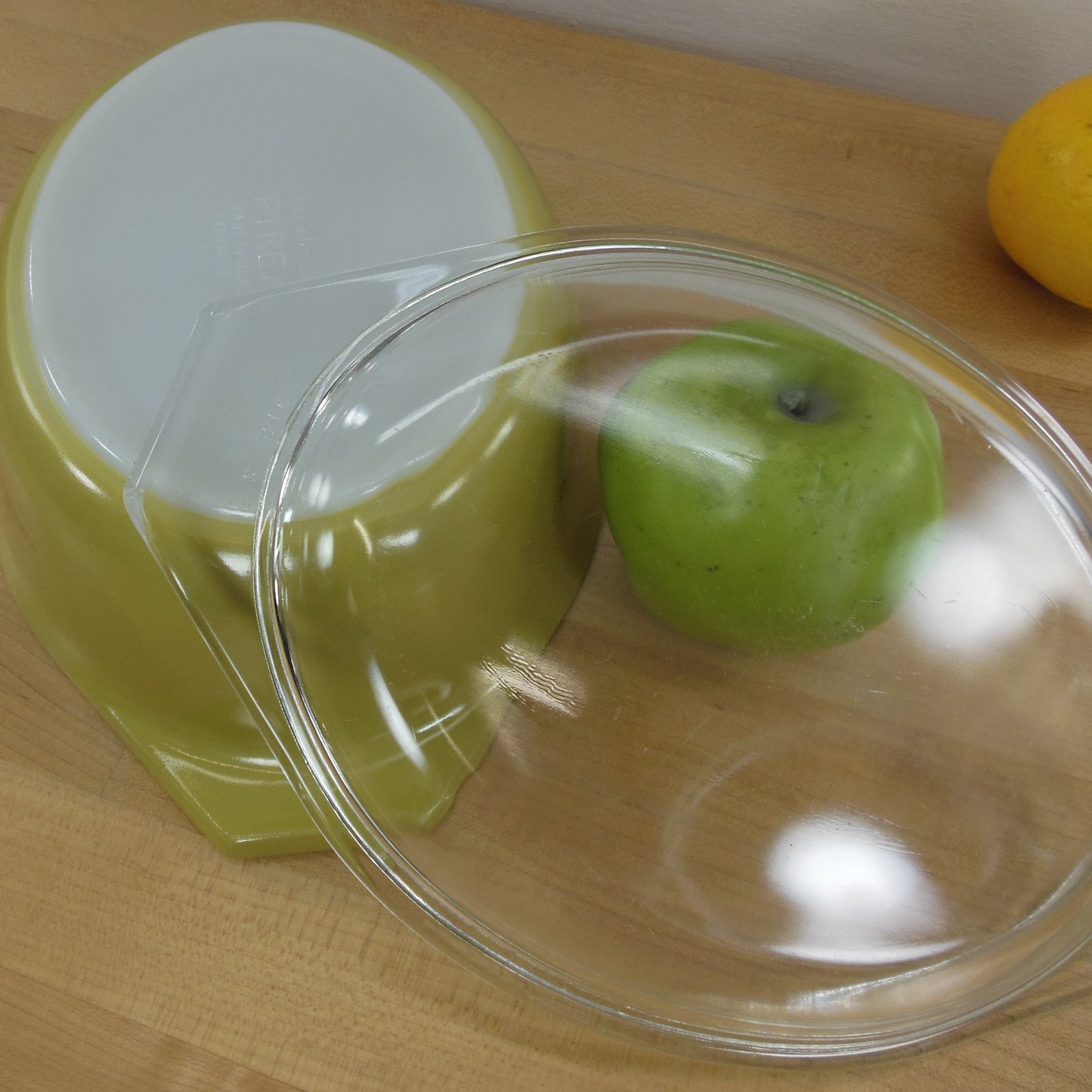 Pyrex Glass Golden Wreath 1-1/2 Quart Lidded Casserole Dish 043 Clear Lid