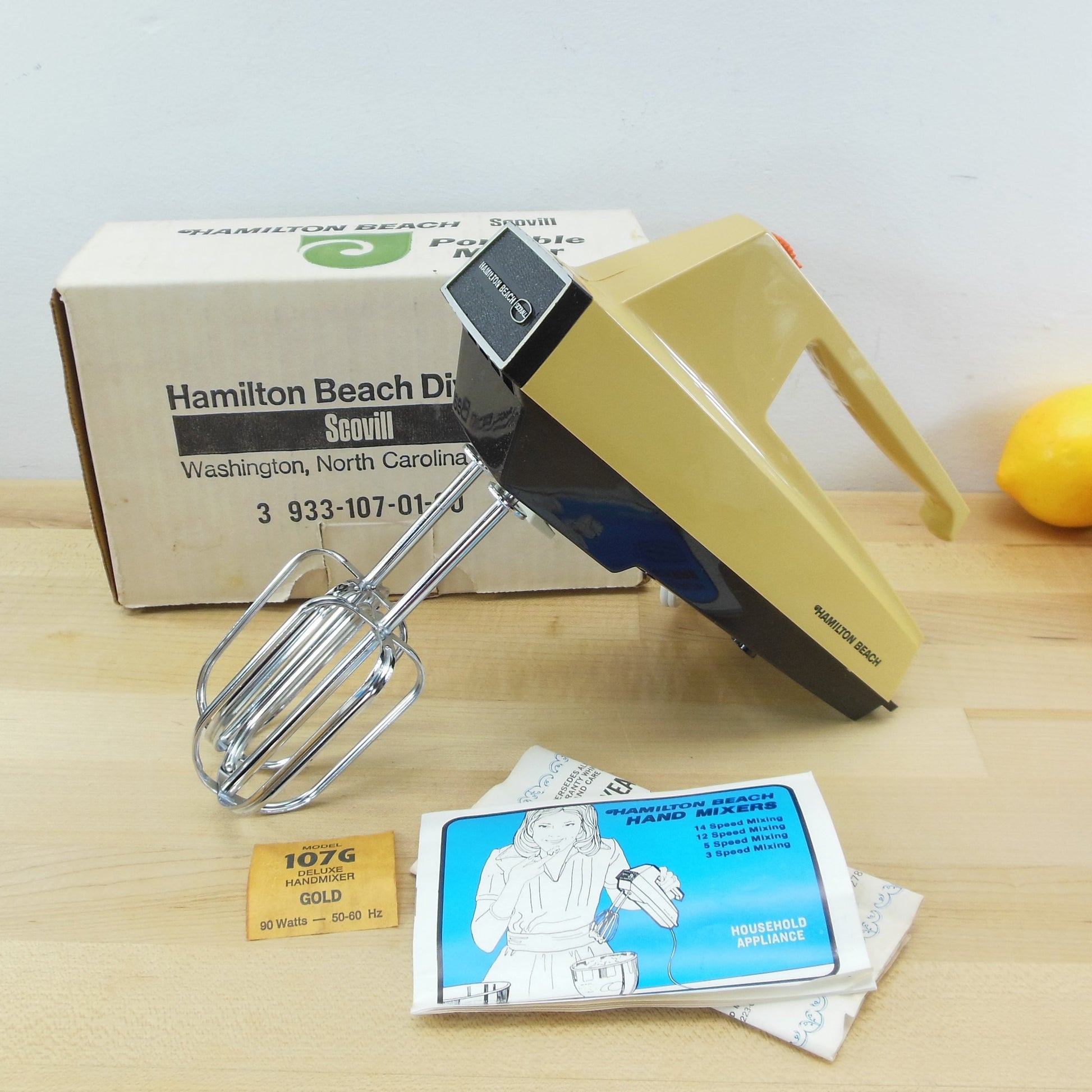 Hamilton Beach Scovil 1979 Hand Held Mixer 107 Gold with Box