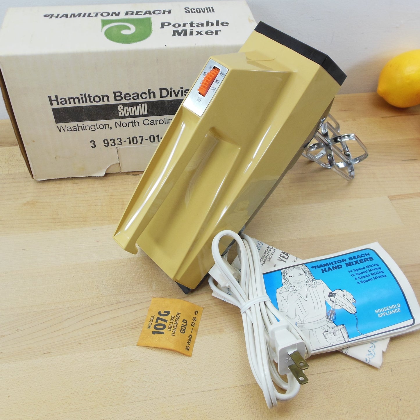 Hamilton Beach Scovil 1979 Hand Held Mixer 107 Gold with Box Vintage