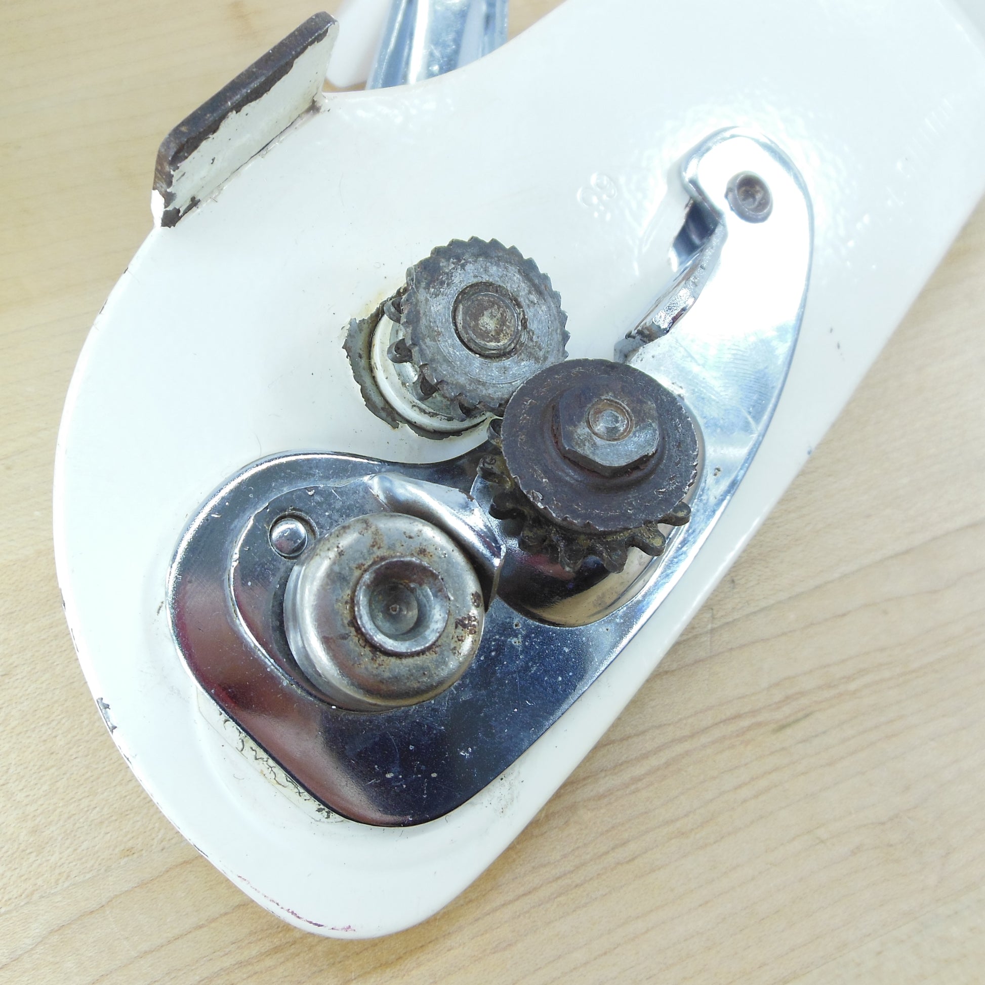 Swing-A-Way USA Vintage Early Wall Can Opener White Chrome 65