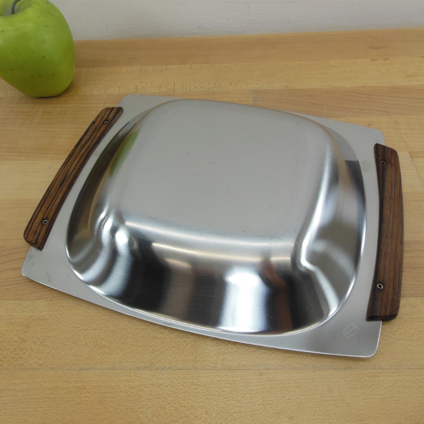 Selandia Denmark Modern Stainless Serving Bowl Teak Handles. Used