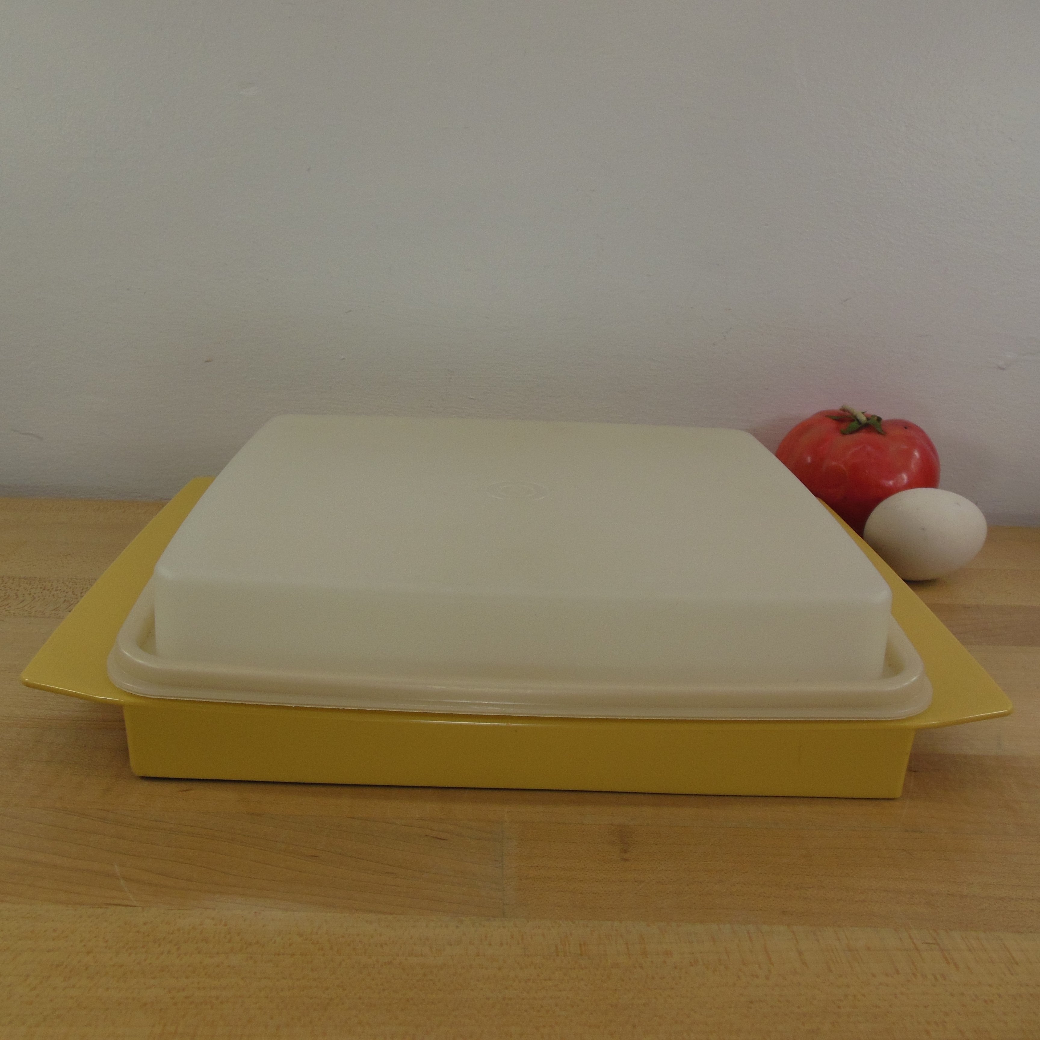 Tupperware Rectangular Sheet Cake Carrier Taker