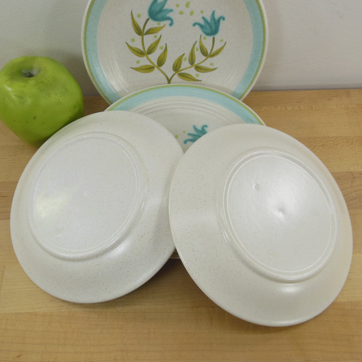 Franciscan Earthenware Tulip Time - 7 Set Bread & Butter Plates Vintage used