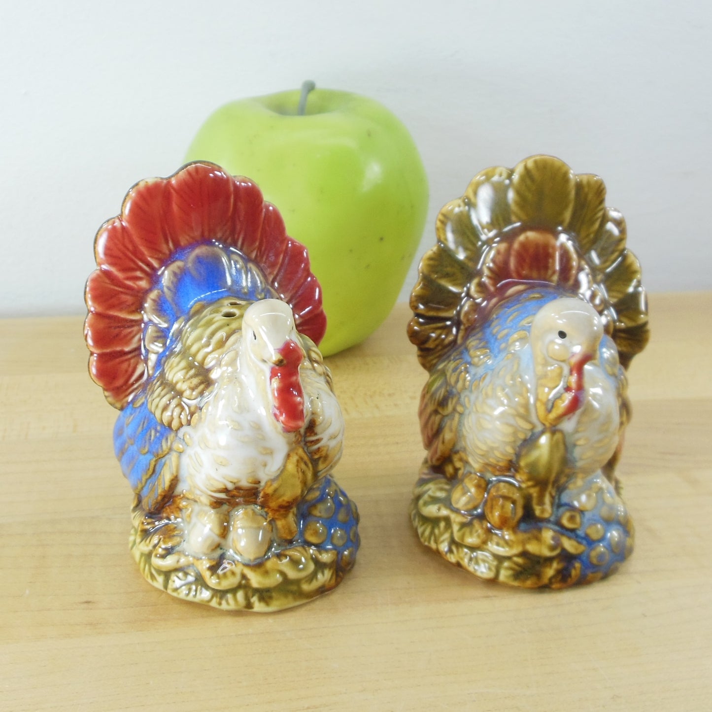 Salt & Pepper Shakers Ceramic Poly-Chrome Turkeys