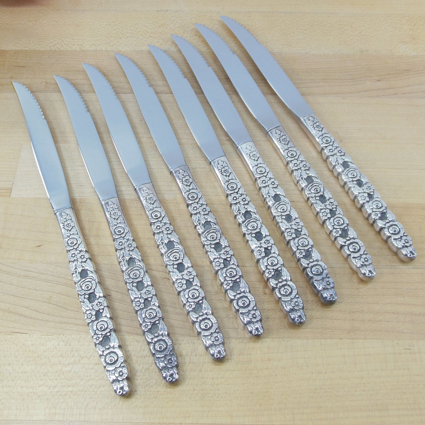 Oneida Community Silver Valentine 8 Set Steak Knives Stainless Silver Plate