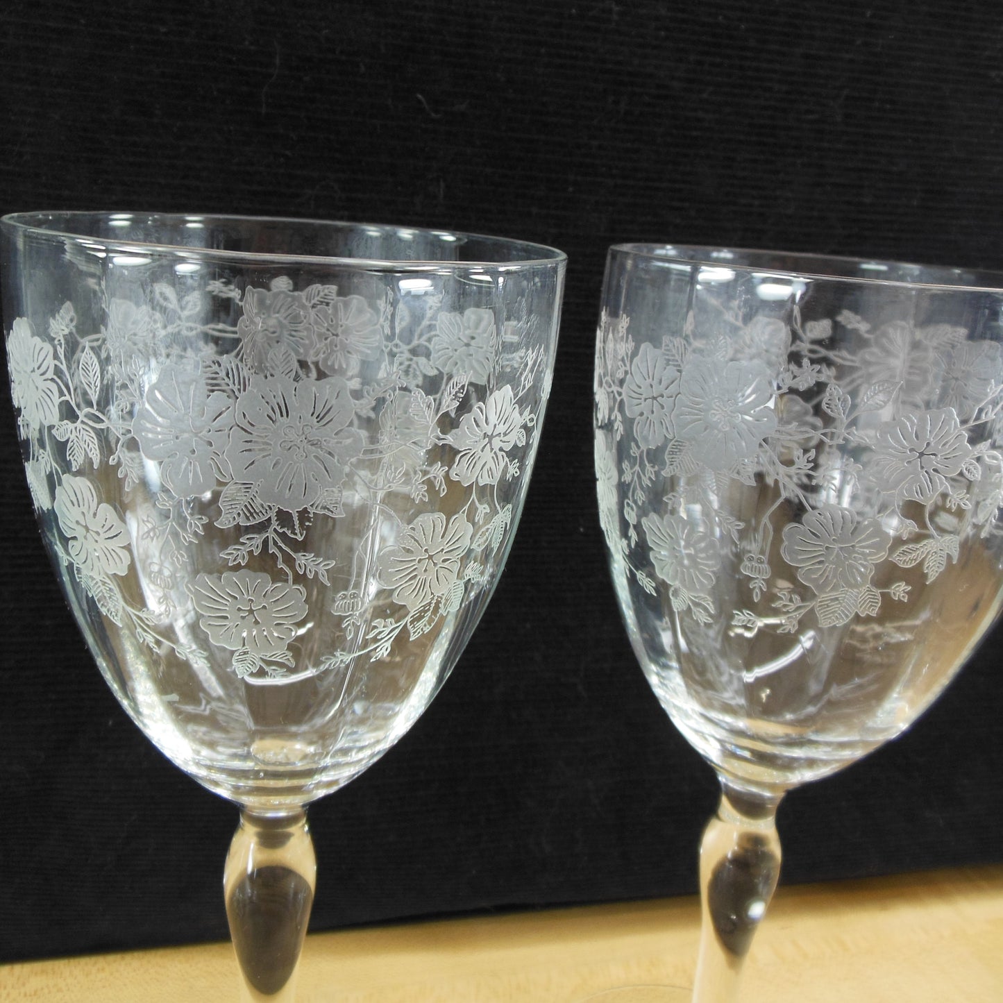 Unknown Maker UNK2629 Elegant Floral Etched Crystal Water Glass Goblet - 7 Set Used