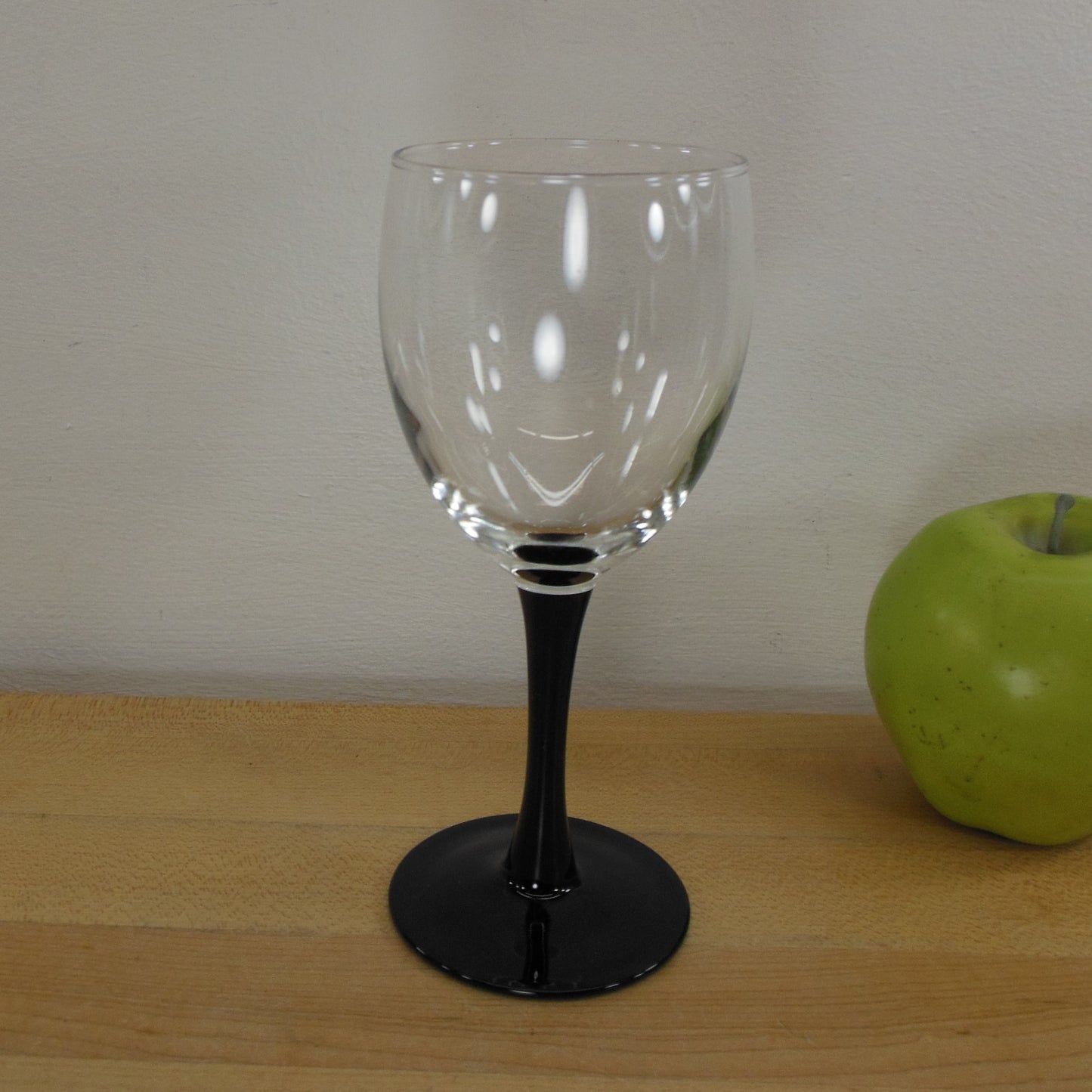 Durand France Luminarc Domino Black Stem - White Wine Goblet 6-3/4"