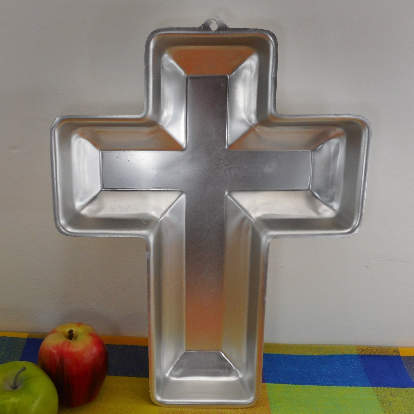 Wilton Vintage Aluminum Cake Pan - 1972 Christian Cross 502-2502