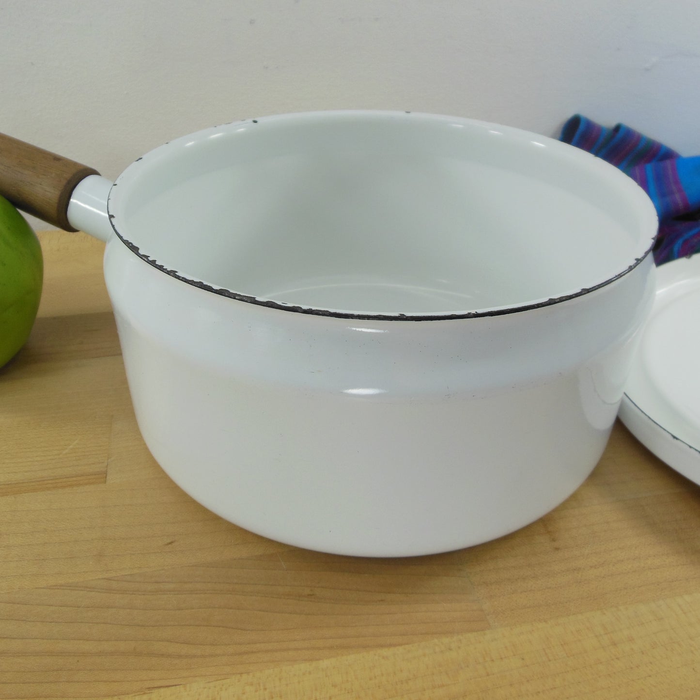 Arabia Finel Seppo Mallat White Enamelware 3 Quart Saucepan vintage