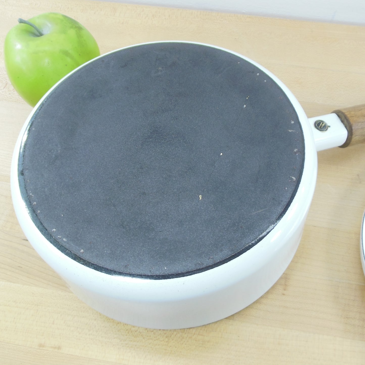 Arabia Finel Seppo Mallat White Enamelware 3 Quart Saucepan wood handle