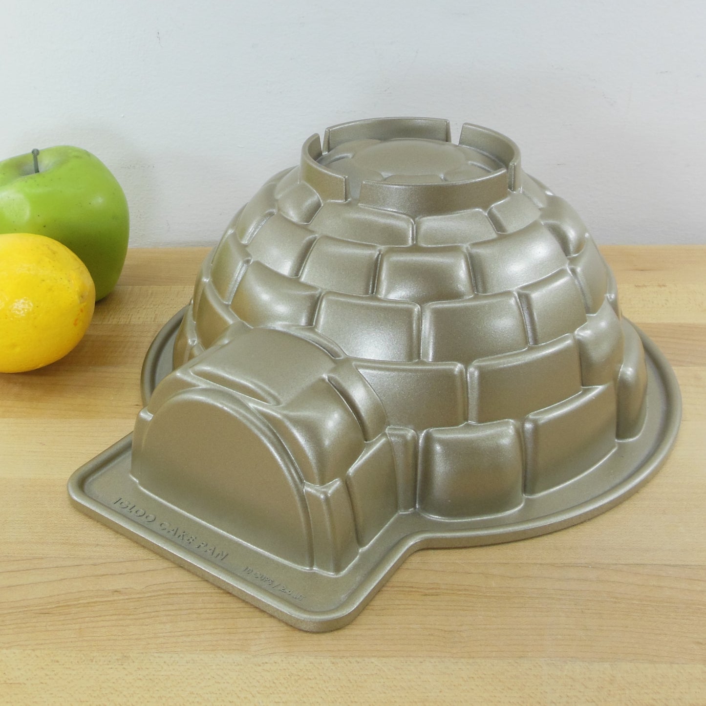 Williams Sonoma Nordic Ware USA Igloo Cake Pan