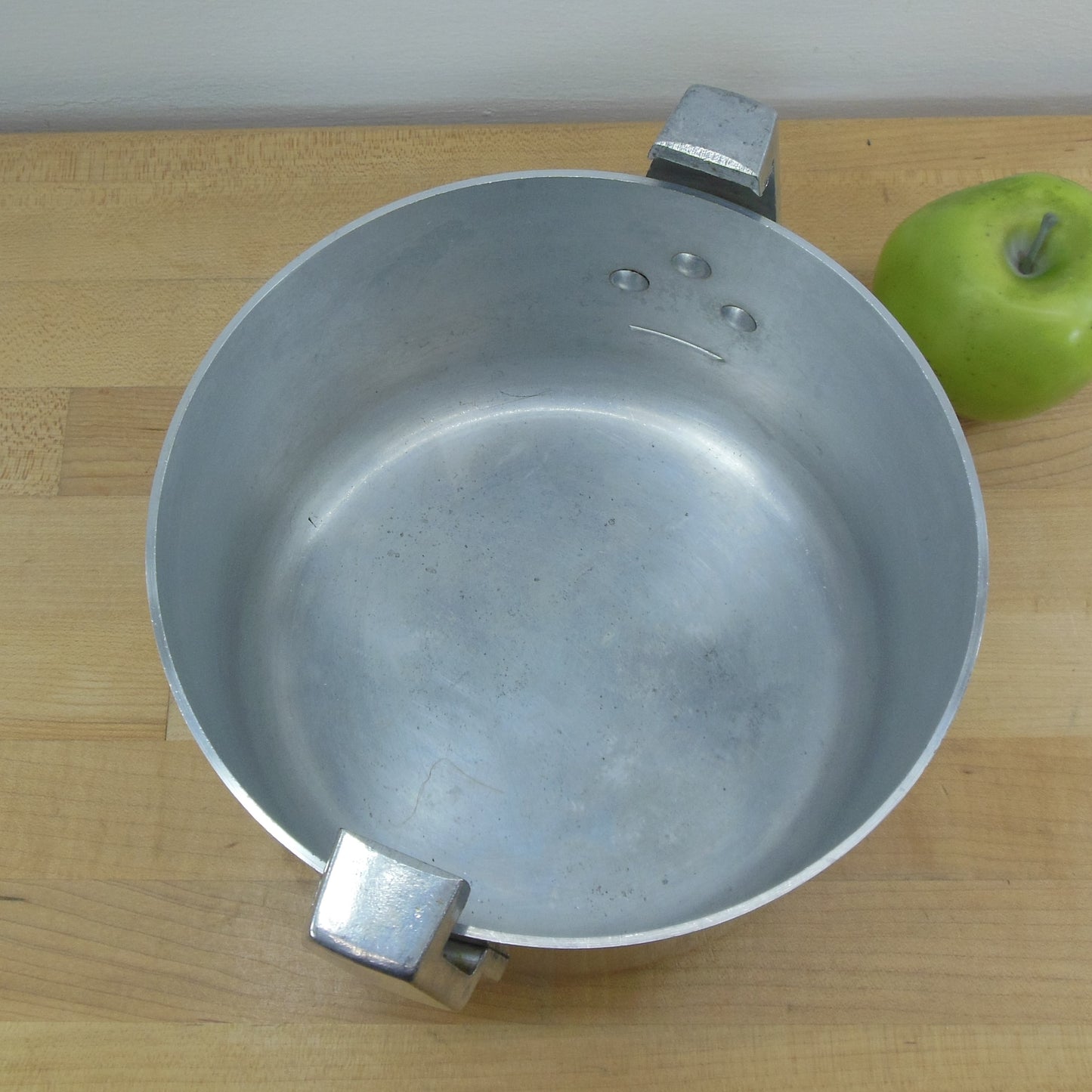 Wear-Ever Chicken Bucket Cook 4 Quart Fryer Replacement Part - Base Pot Vintage