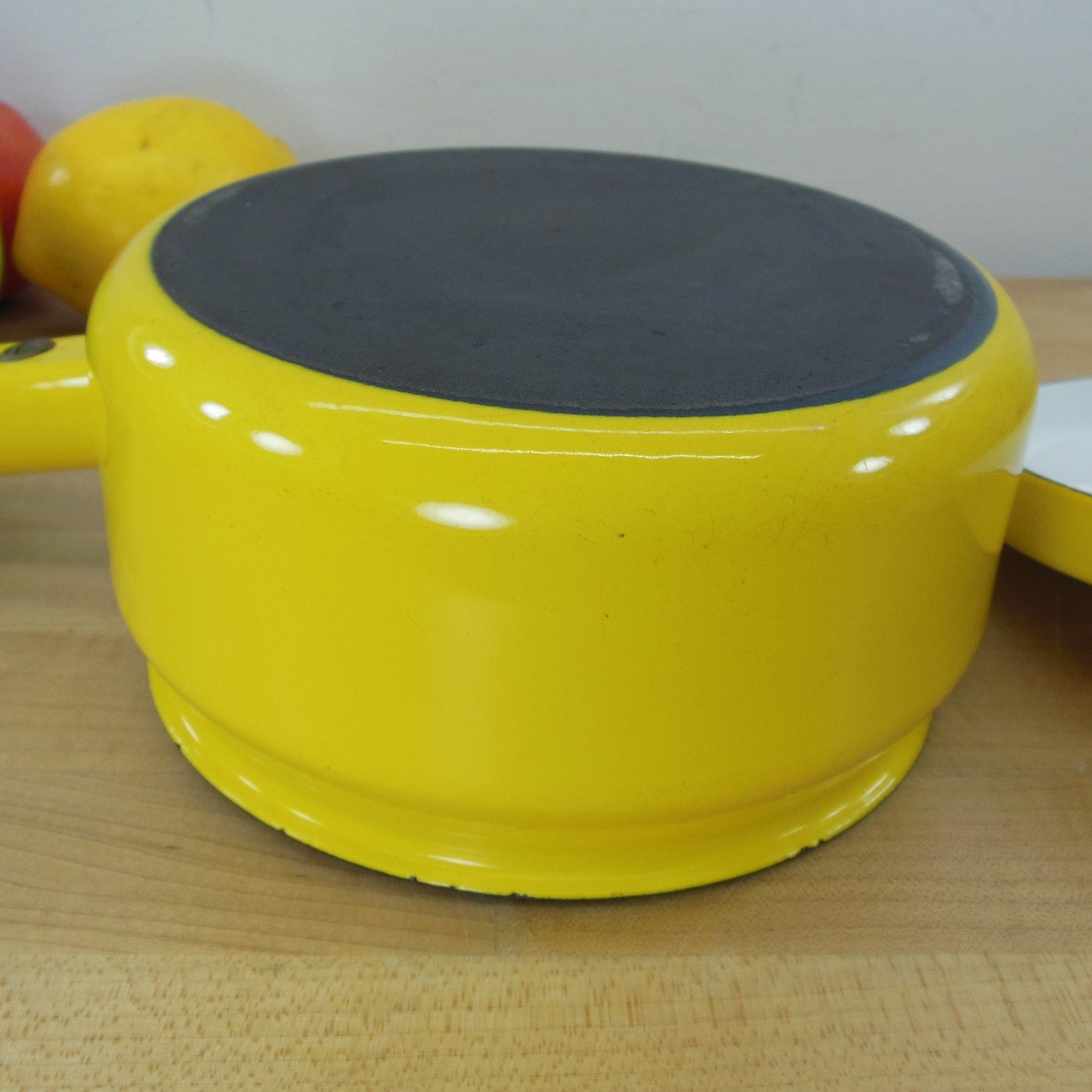 Arabia Finel Seppo Mallat Yellow Enamelware 1.5 Quart Saucepan