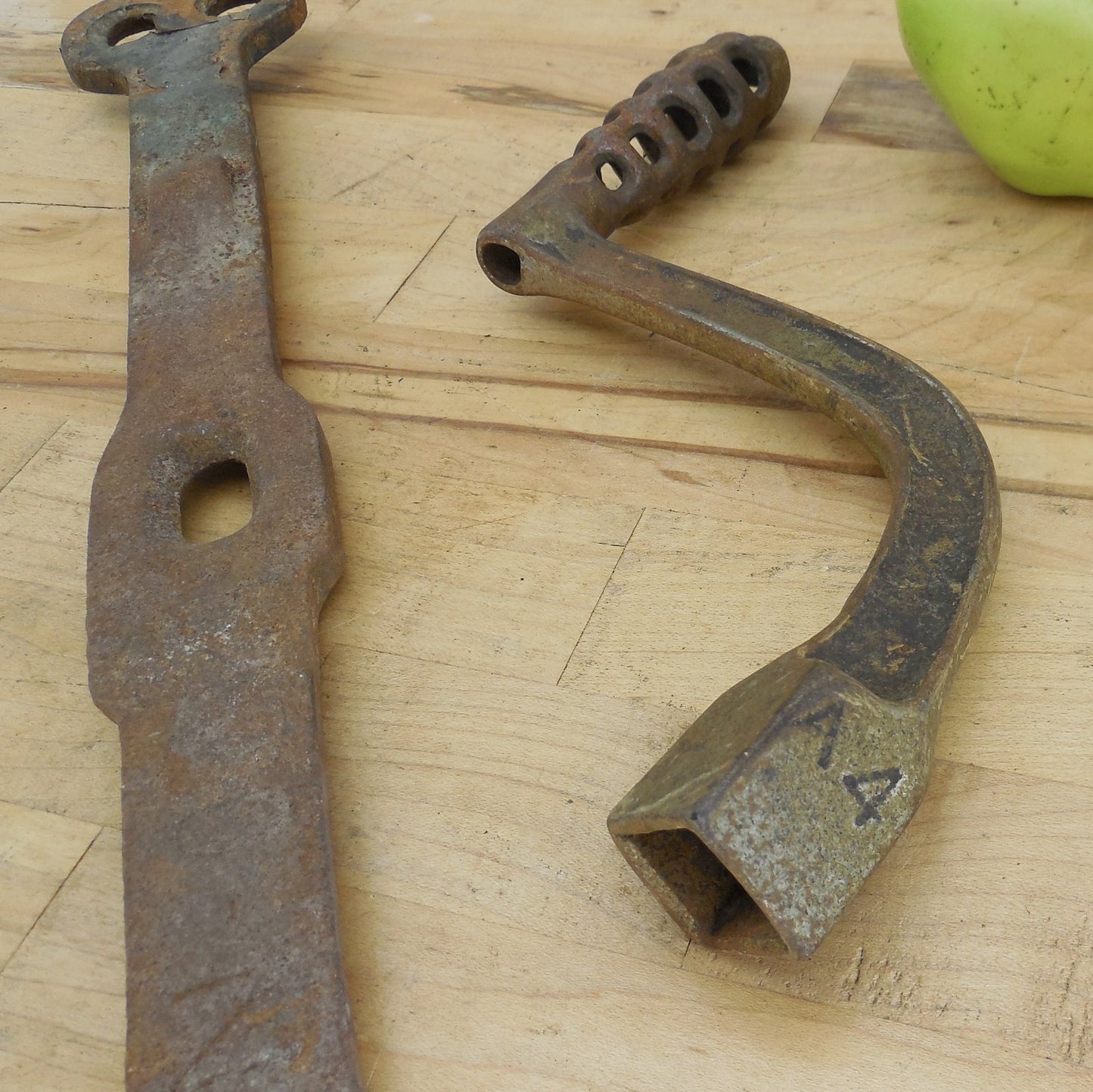 Antique Favorite 416 Base Burner Stove Parts - 3 Tools Ash Shaker Crank Handle