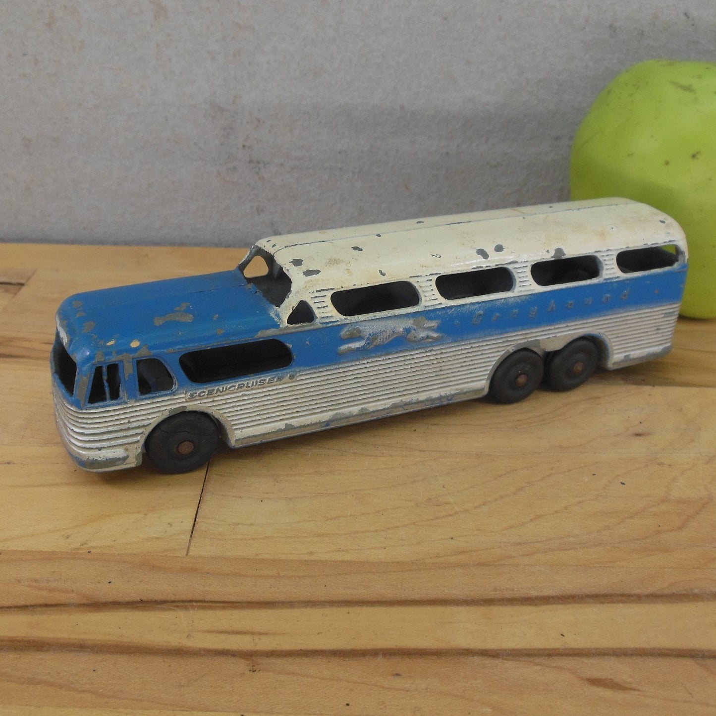 Vtg. 1950's TootsieToy Greyhound Scenicruiser Bus 7" Metal