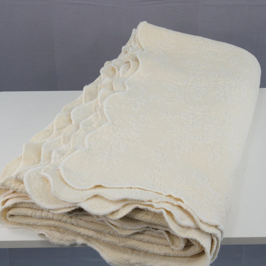 Unbranded Matelasse Cream Beige Bedspread Coverlet Scalloped Edges 92"W X 98"L
