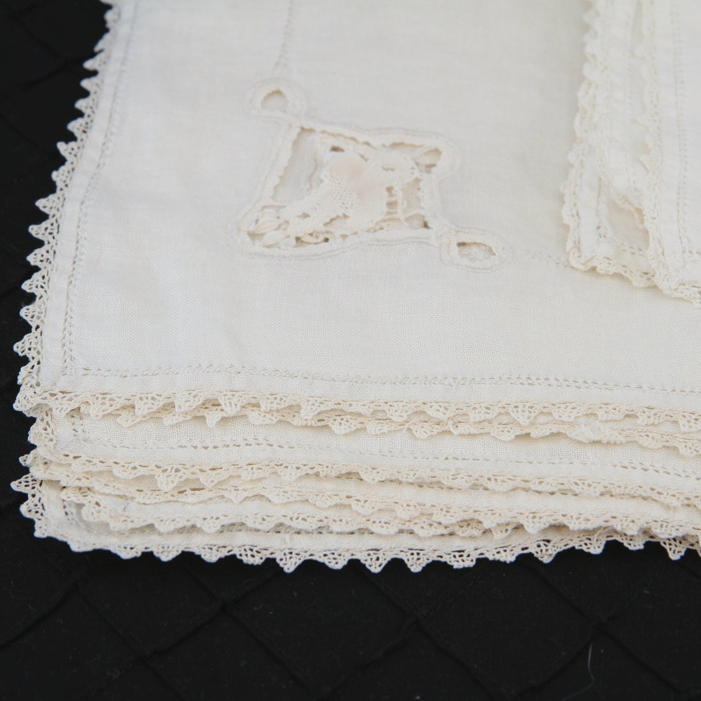 Set Vintage Table Linens-  1 Table Runner- 7 Placemats Battenburg Lace Insets