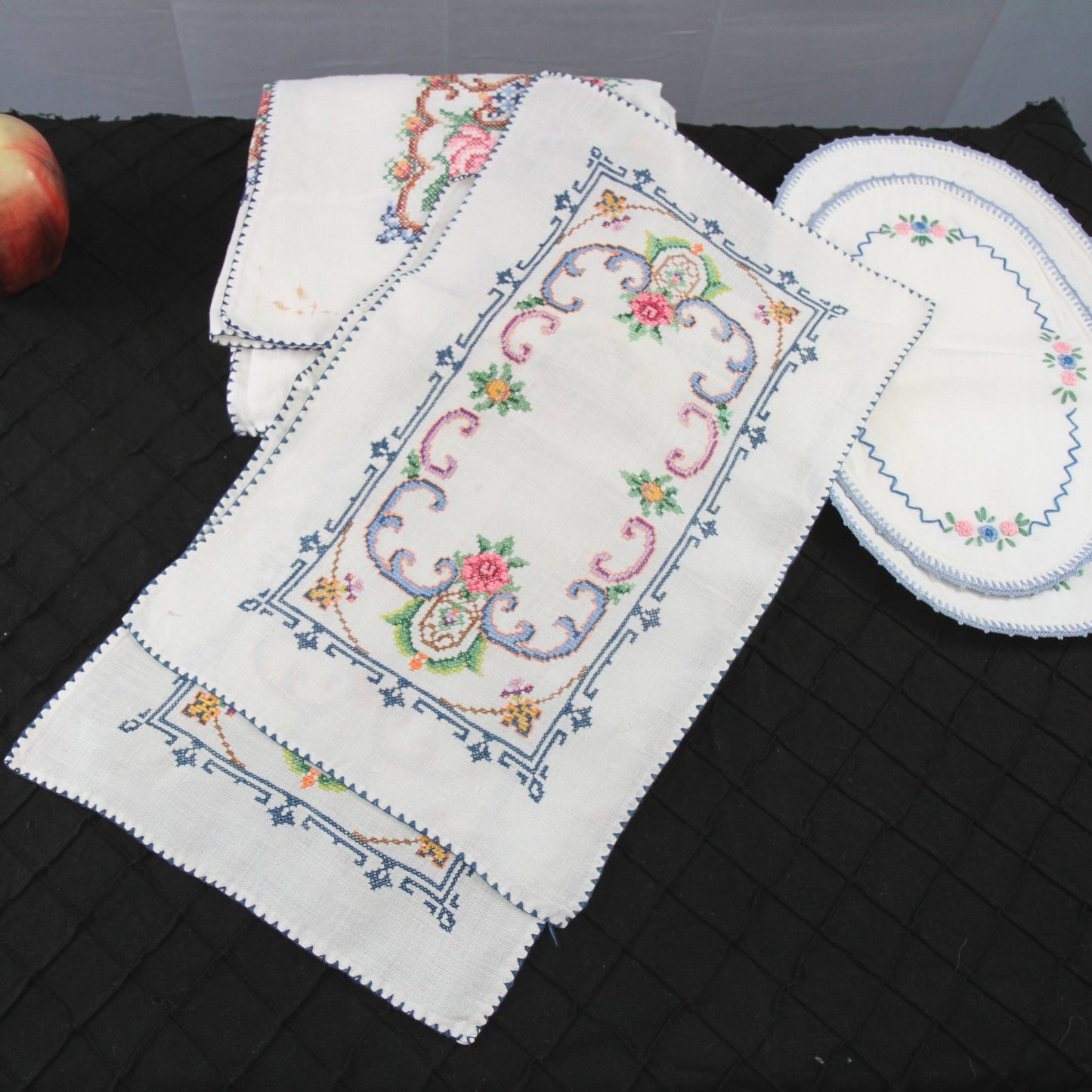 Vintage Collection Five Pieces Embroidery Tablecloth Rectangles Casserole Covers