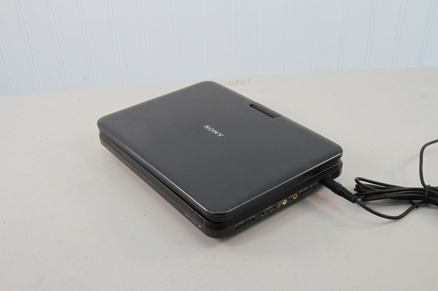 Vintage Sony Portable CD DVD Player DVP-FX820 Battery & Charger