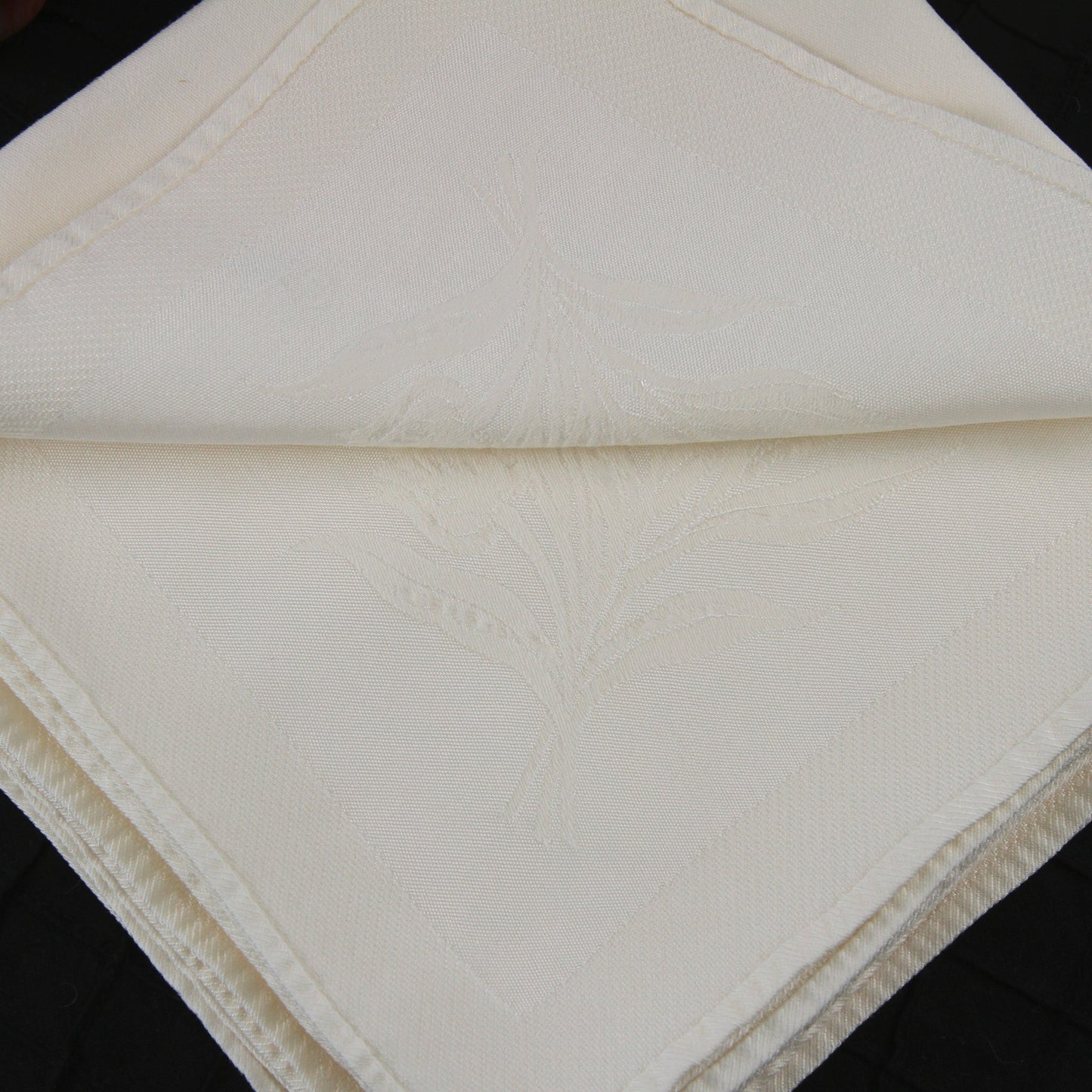 Five Vintage Elegant Damask Dinner Napkins Ivory Tulip Design 17 1/2" X 19"