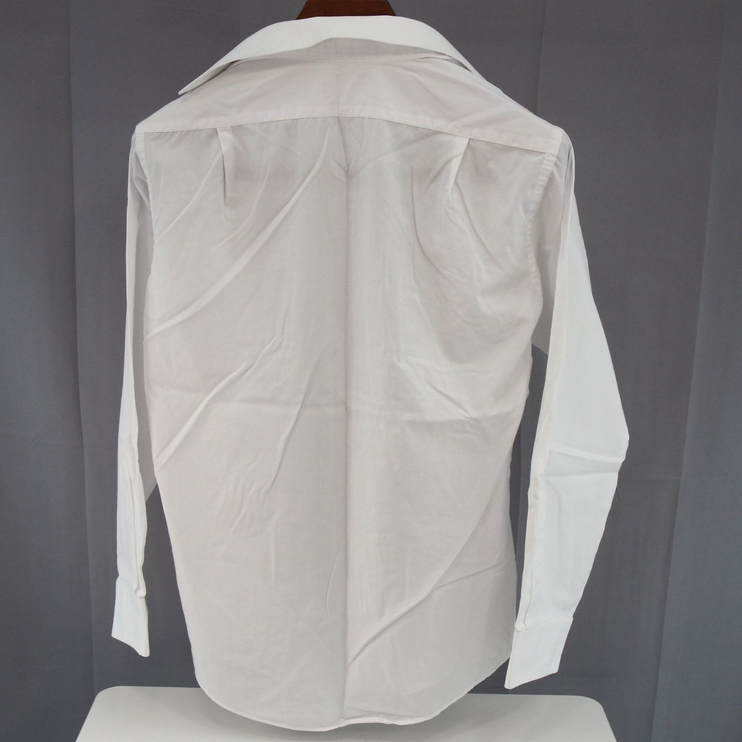 Van Heusen Fitted Mens White Dress Shirt  Cotton 55%/Polyester 45%    16" 34/35