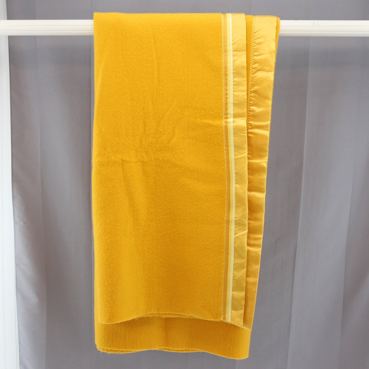 Vintage JC Penney Yellow/Gold Blanket 3 Stripe Faux Piped Binding  88"W X 90"L