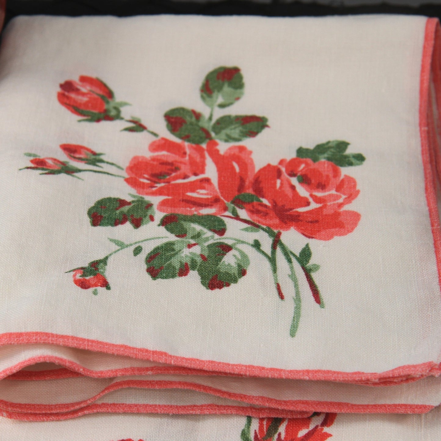 Vintage Collection 15 Pieces Floral Table Linens Roses Applicque