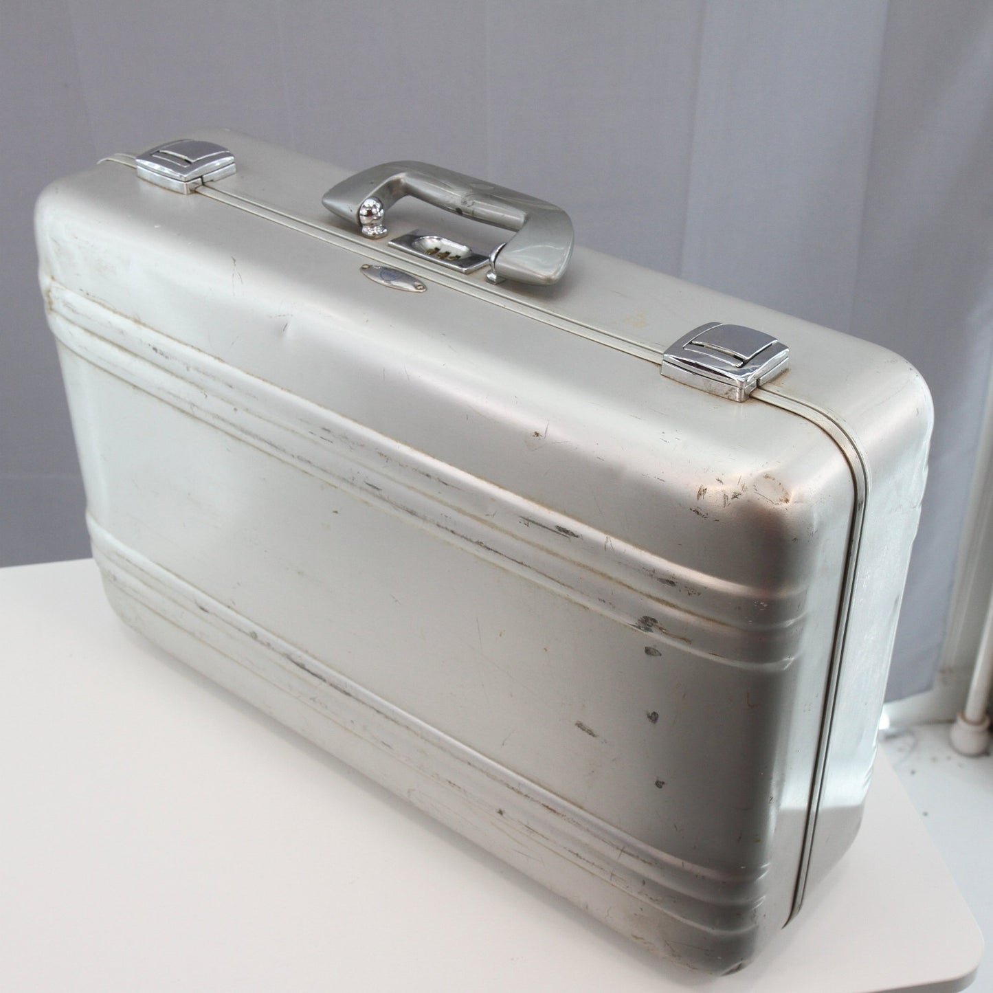 Vintage Halliburton Zero Small Suitcase Exterior approx. 21 x 13 7