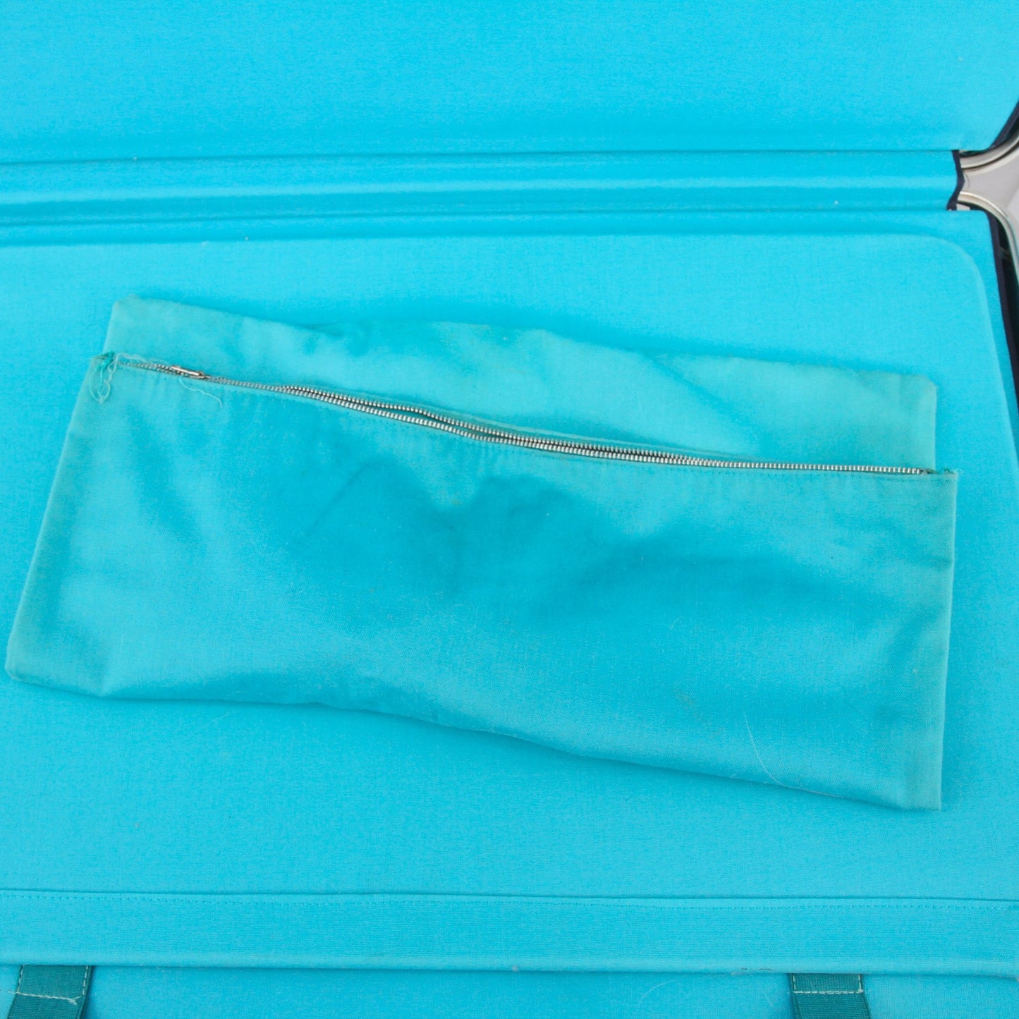 Vintage Zero Halliburton Silver Aluminum Suitcase CLEAN Accessories 24 X 18 X 8
