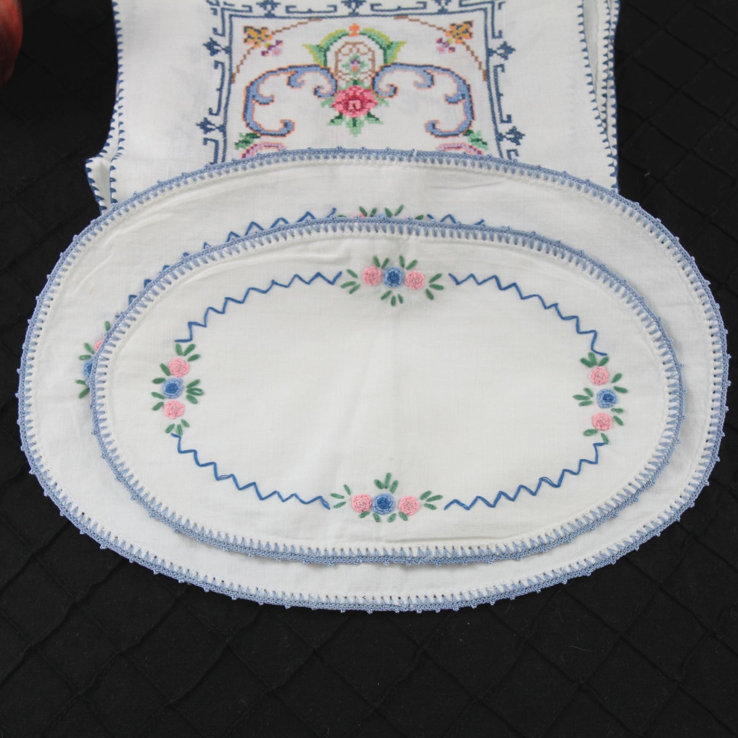 Vintage Collection Five Pieces Embroidery Tablecloth Rectangles Casserole Covers