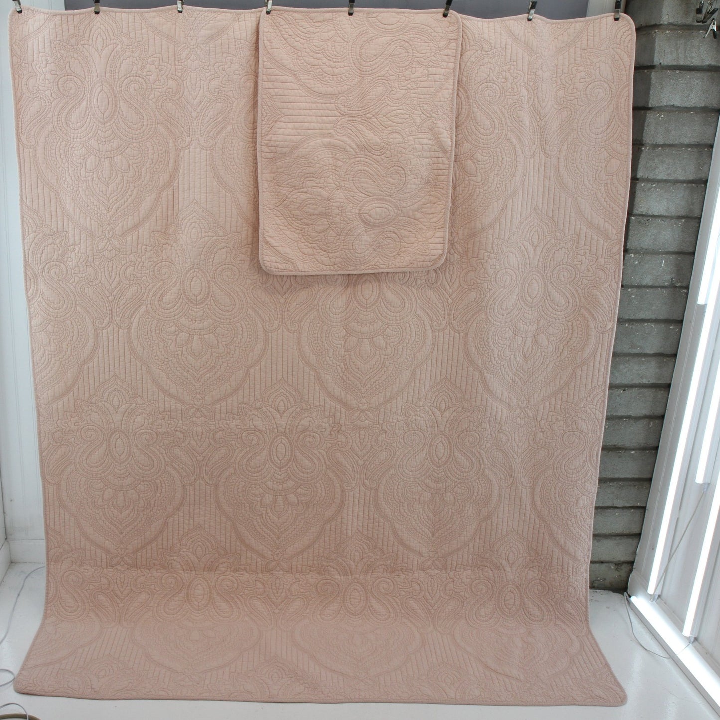 Cynthia Rowley Quilted Pink Bed Cover Bedspread 66 X 84 w/One Sham 21 X 27
