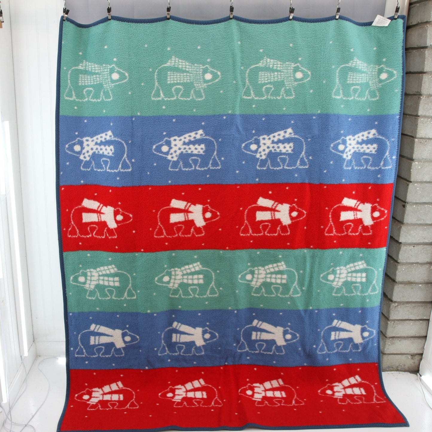 Vintage CrownCraft Yuteks Vukovar Acrylic Blanket Throw Polar Bears  60"W X 80"L