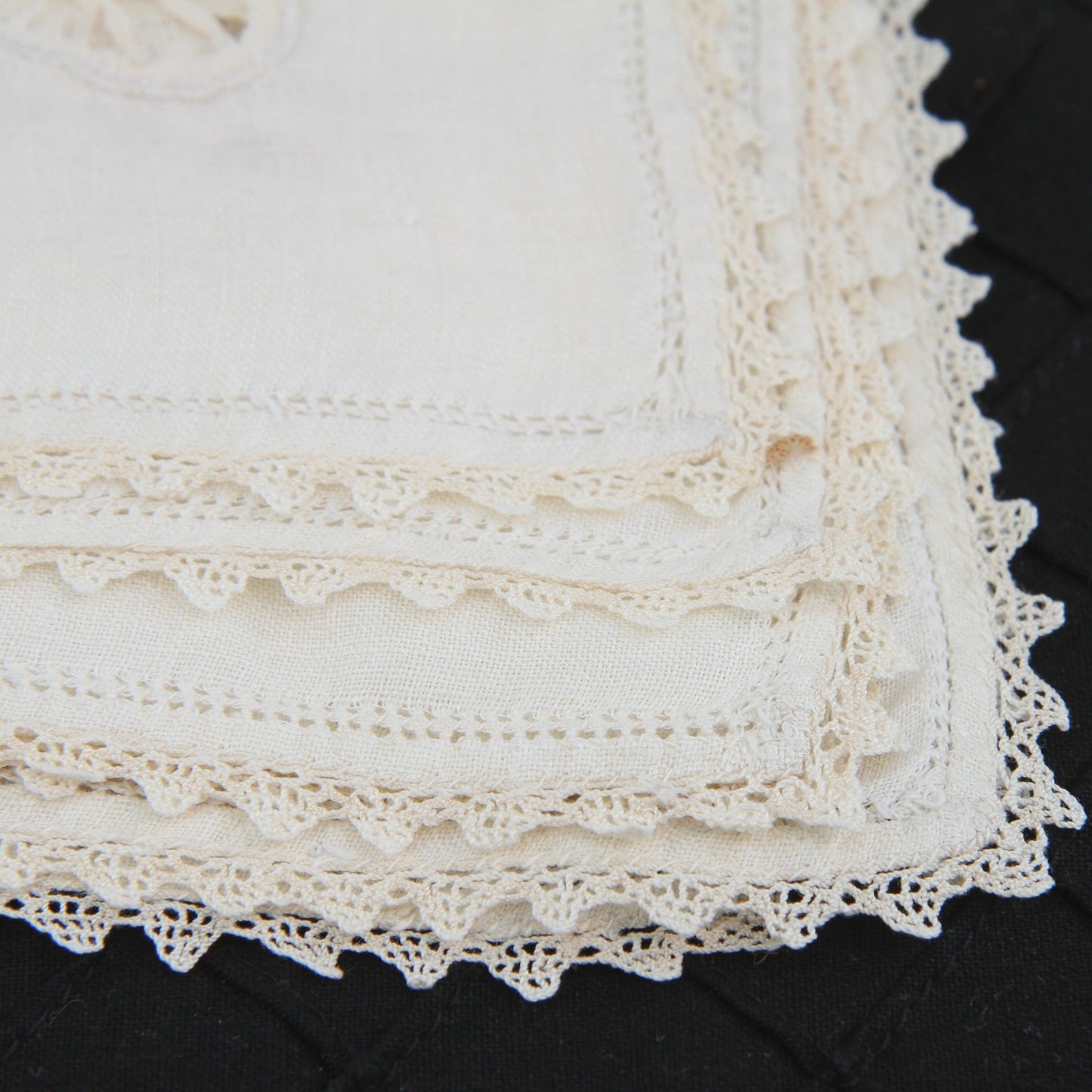 Set Vintage Table Linens-  1 Table Runner- 7 Placemats Battenburg Lace Insets