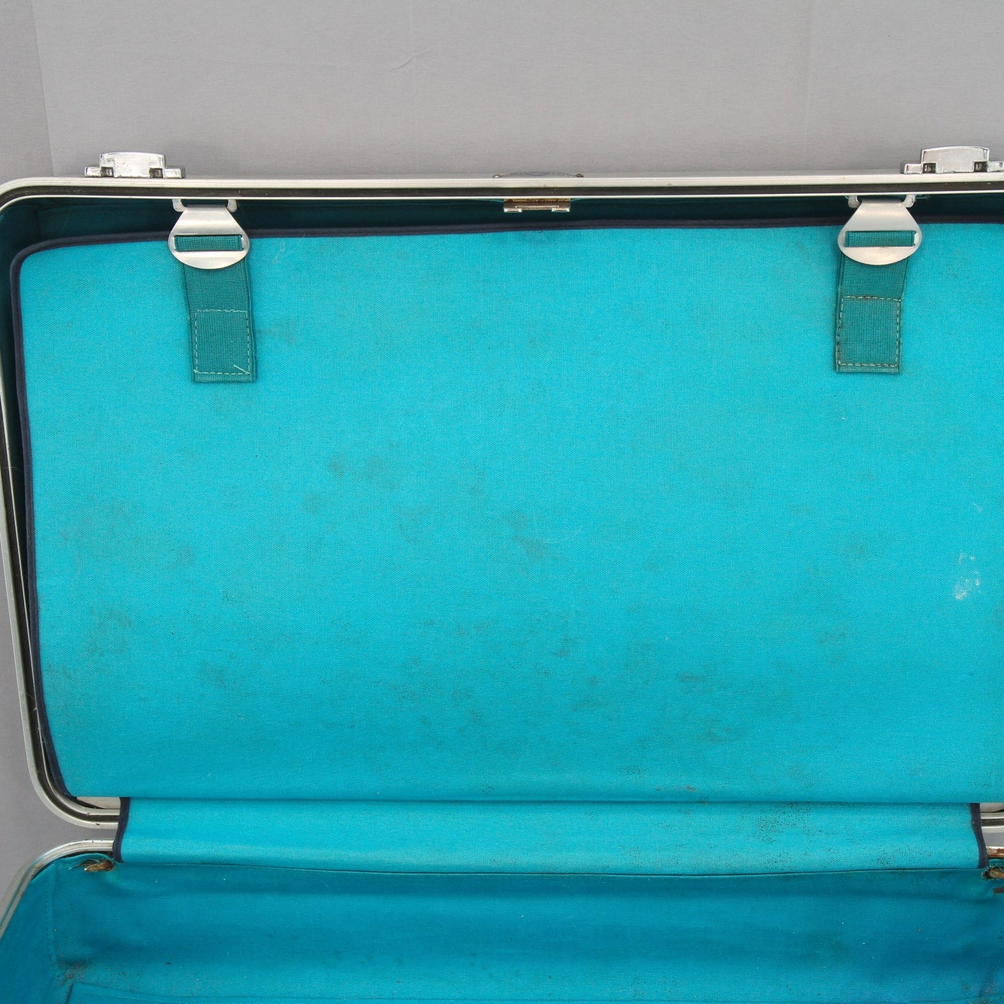 Vintage Halliburton Zero Small Suitcase Exterior approx. 21 x 13 7