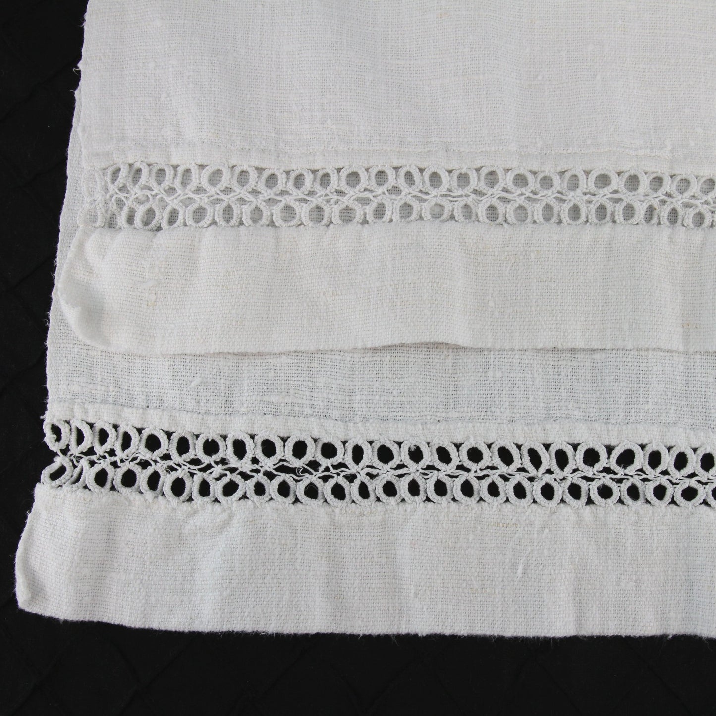 Vintage 1940's Linen Table Runner Heavy  Lace Inserts at Ends 35 1/2" X 16"