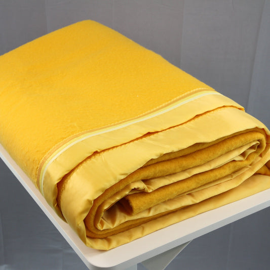Vintage JC Penney Yellow/Gold Blanket 3 Stripe Faux Piped Binding  88"W X 90"L