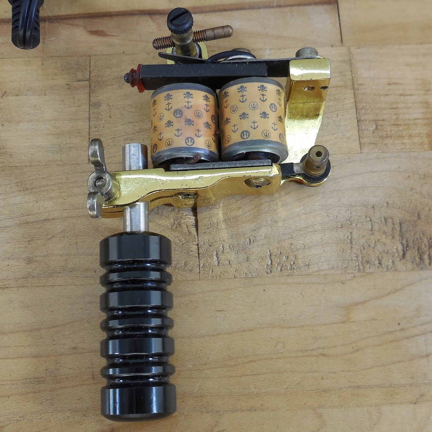 Dragonhawk Tattoo Pair Gold Plated Coil Machines & Power Suppy Untested