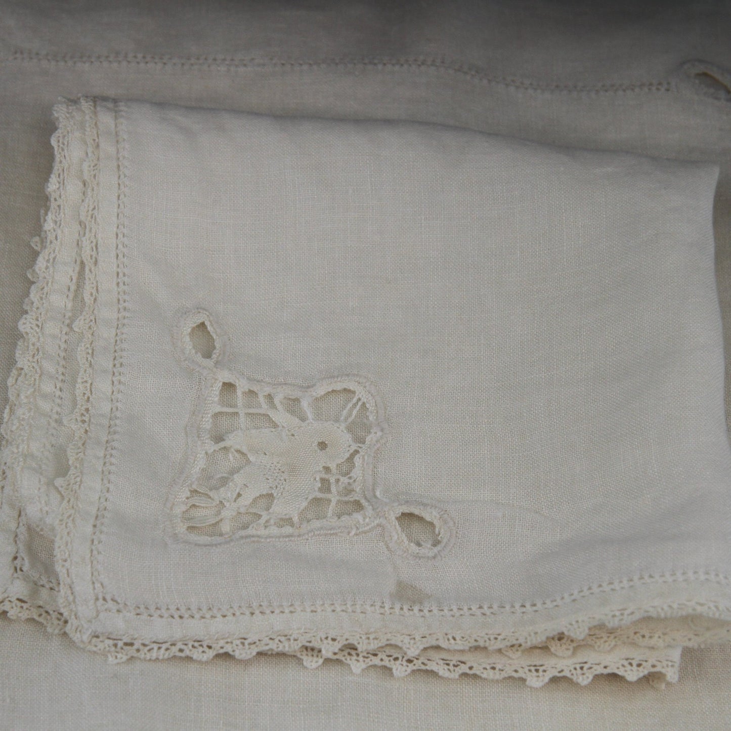 Set Vintage Table Linens-  1 Table Runner- 7 Placemats Battenburg Lace Insets