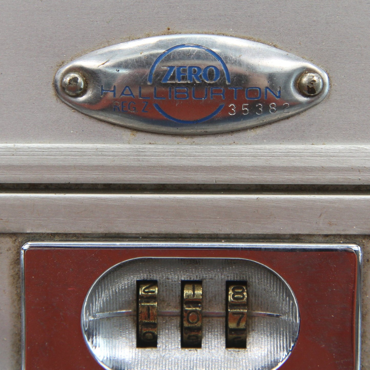 Vintage Halliburton Zero Small Suitcase Exterior approx. 21 x 13 7