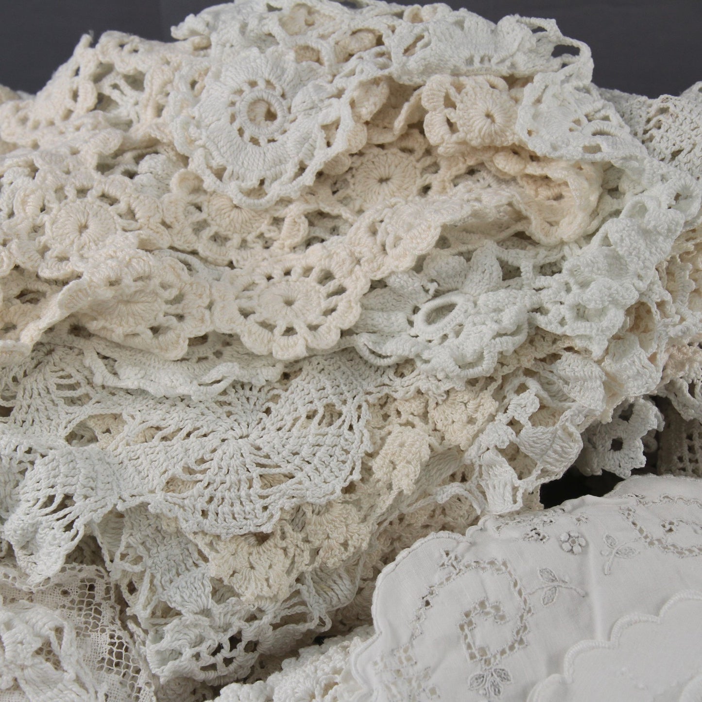 Vintage Lot 122 Pieces White Crochet Doiles & Table Pieces Fine Quality