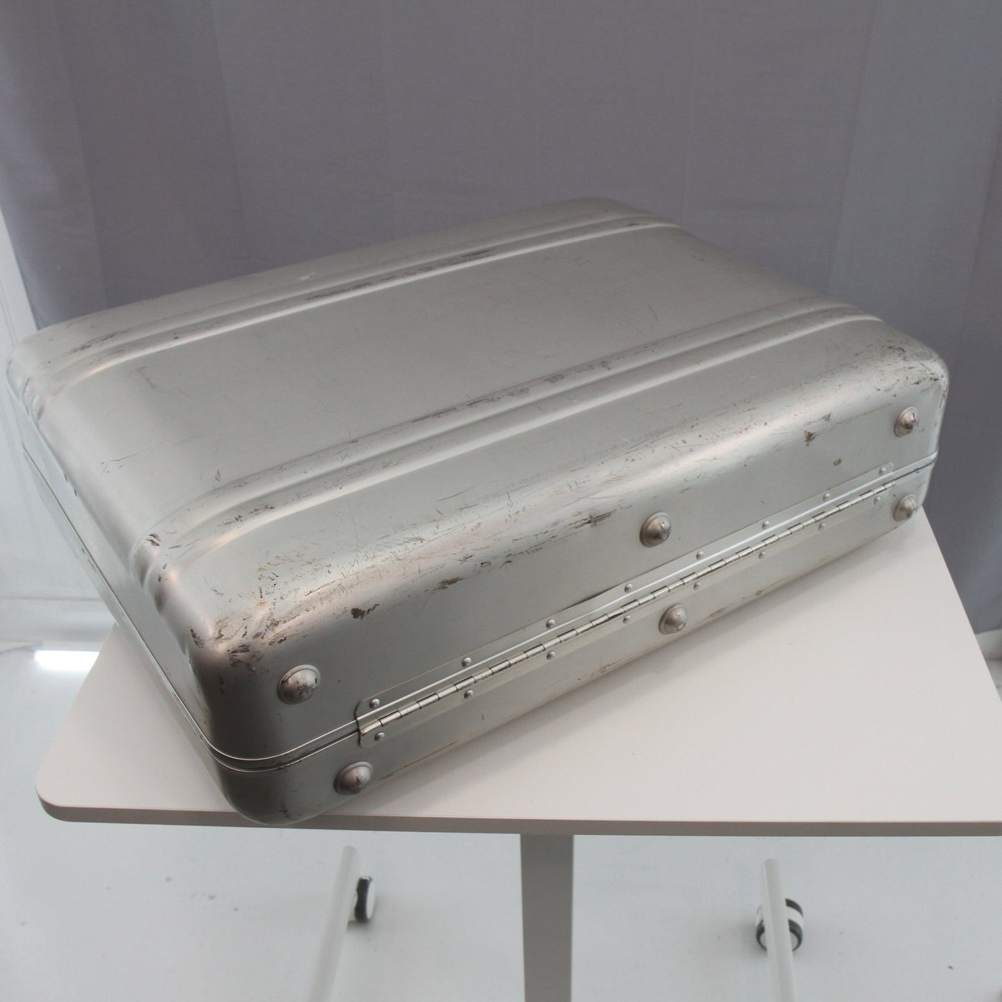 Vintage Zero Halliburton Aluminum Suitcase CLEAN Accessories 24" x 18" x 8"
