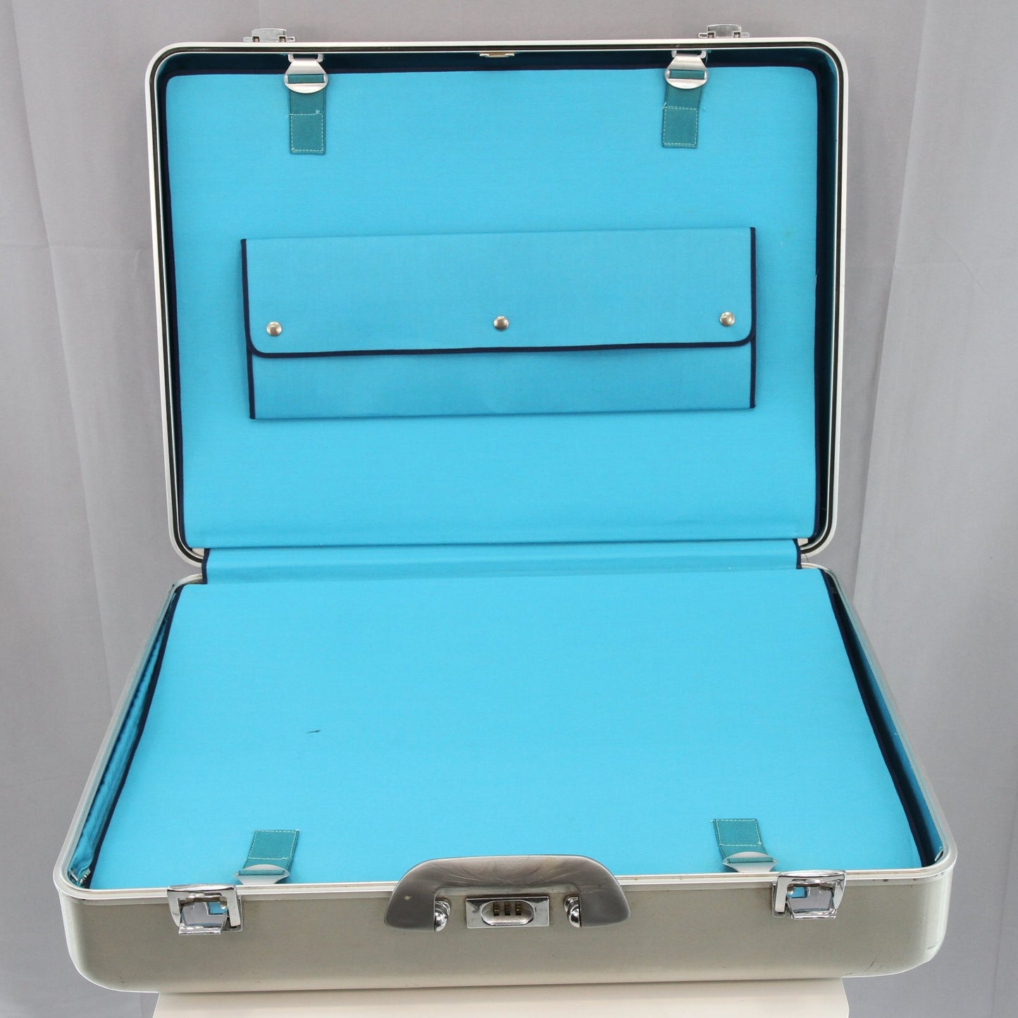 Vintage Zero Halliburton Silver Aluminum Suitcase CLEAN Accessories 24 X 18 X 8