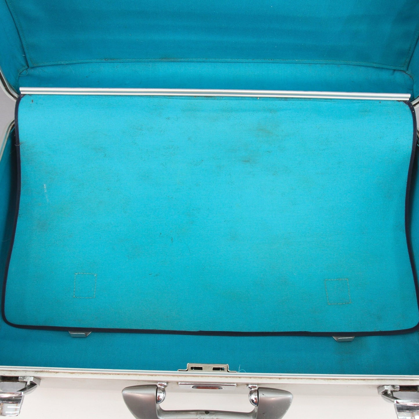 Vintage Halliburton Zero Small Suitcase Exterior approx. 21 x 13 7
