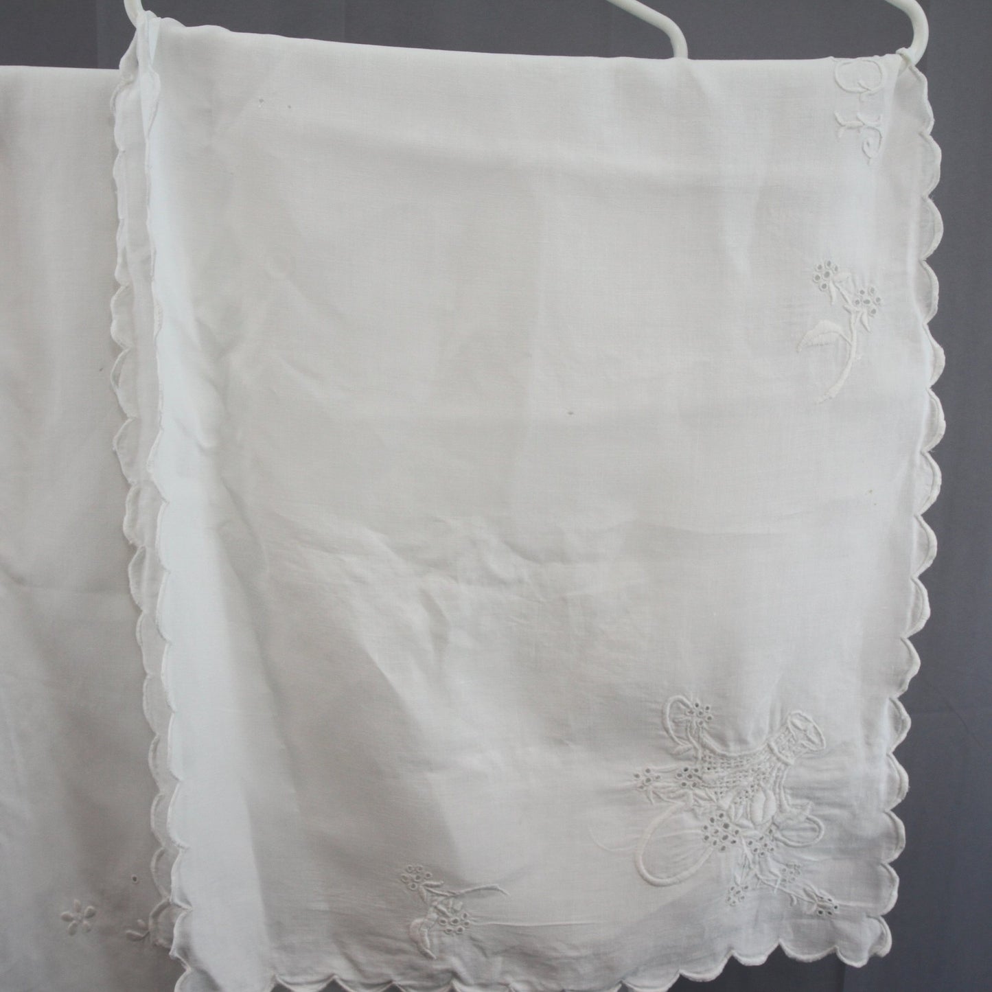 Pair Vintage Linen Table Runners Satin Stitch Baskets Butterflys Embroidered 42"