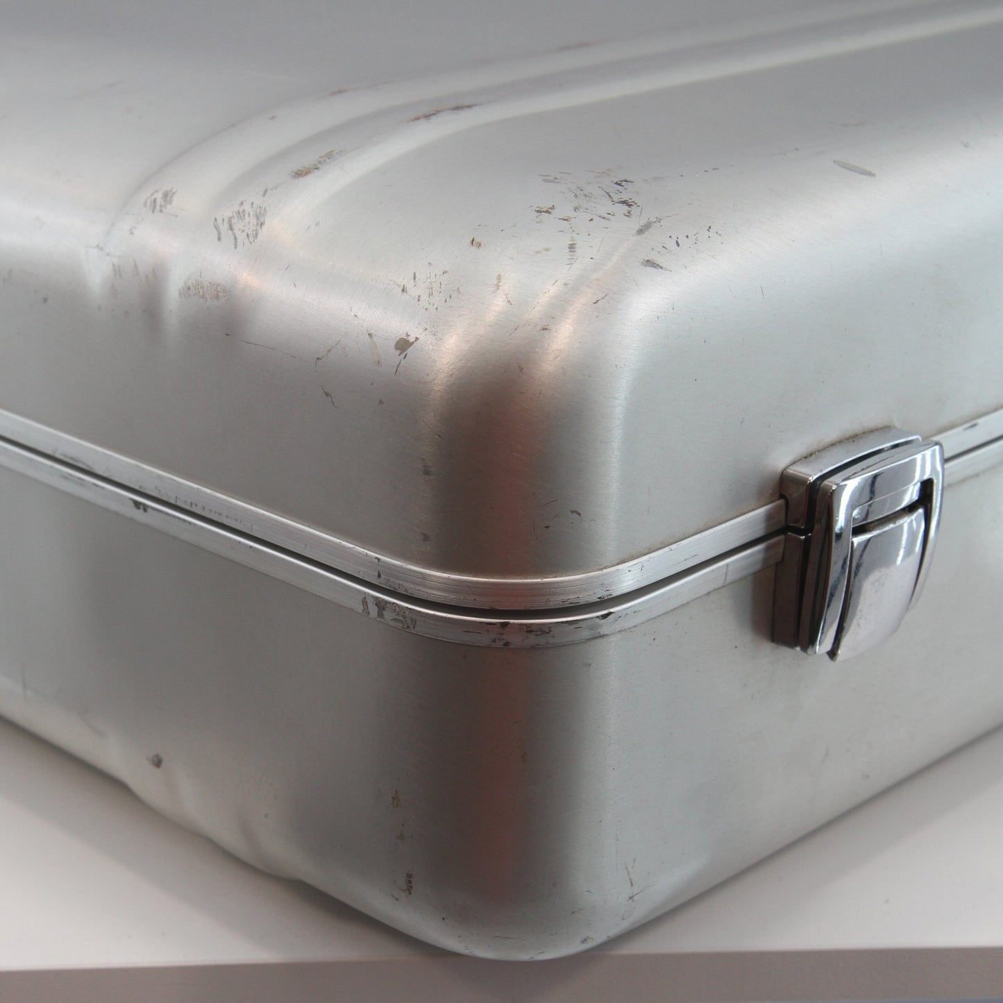 Vintage Zero Halliburton Silver Aluminum Suitcase CLEAN Accessories 24 X 18 X 8